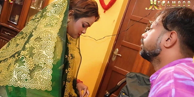 Watch this Indian teen Bhabhi desi handle her lover's hard cock correspondent to a pro!